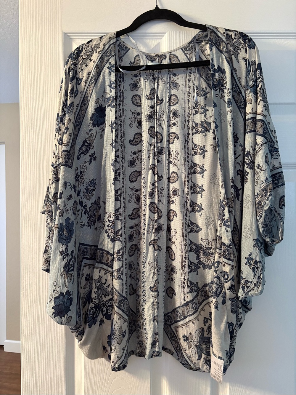 Urban Outfitters Kimchi Blue Cardigan Cream Black Floral Paisley Tunic Boho XS/S
